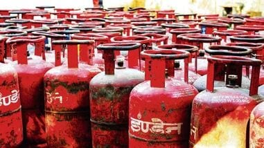 India Cracks Down on LPG Overcharging & Hoarding Amid Middle East Tensions; Govt Pushes Shift to PNG